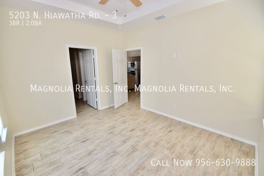 Building Photo - 5203 N Hiawatha Dr