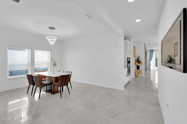 Building Photo - 147 Holly Forest Dr