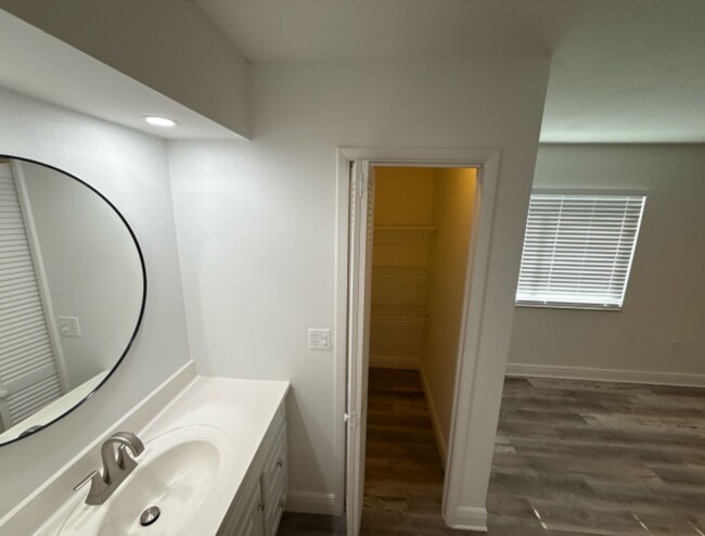 Building Photo - 2209 Belleair Rd