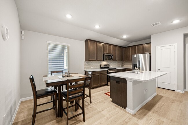 Building Photo - 5422 Sunway Dr