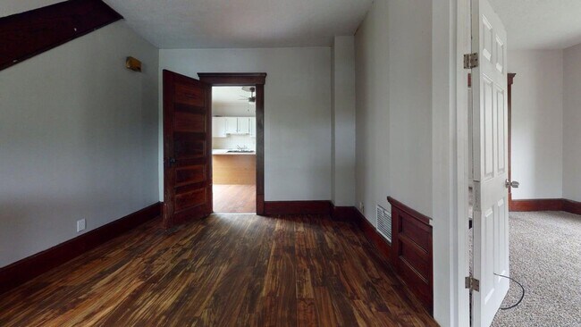 Building Photo - 822 Hazel St