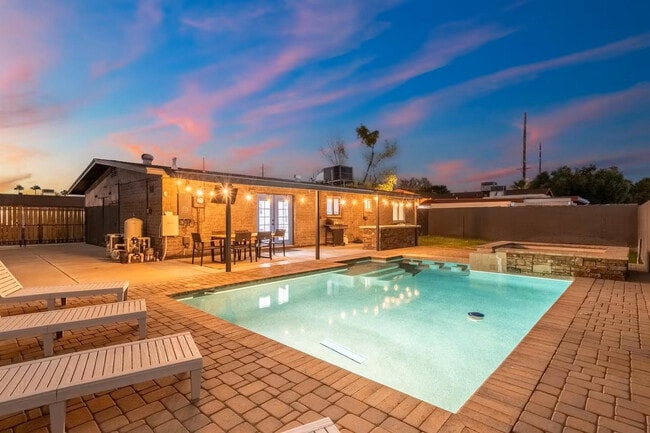 Building Photo - 1233 E Marny Rd