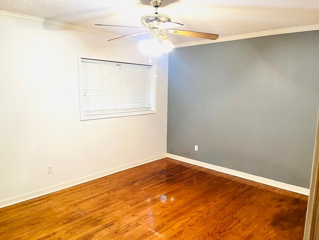 Building Photo - 5808 Hiawatha Dr