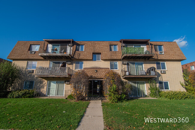 Primary Photo - Crestwood 2 bedroom apartment. In unit lau...