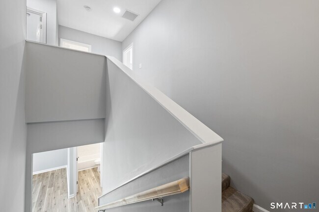 Building Photo - 273 High Ridge Dr