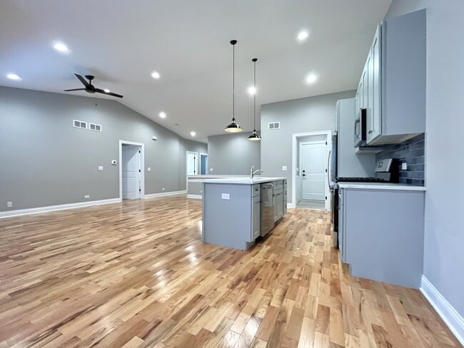 Building Photo - 724 Mallard Dr