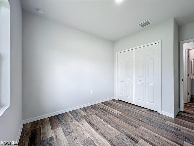 Building Photo - 912 Anthony St E