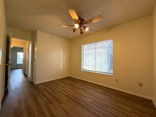Building Photo - Charming 3BR Home on Golf Course with Scen...