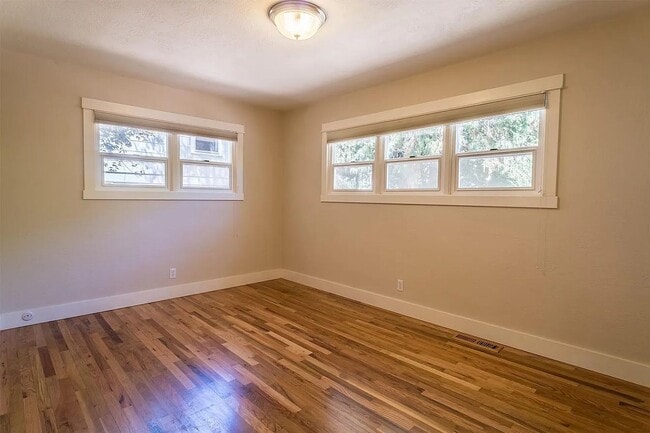 Building Photo - Beautifully updated Ashland home Near SOU ...