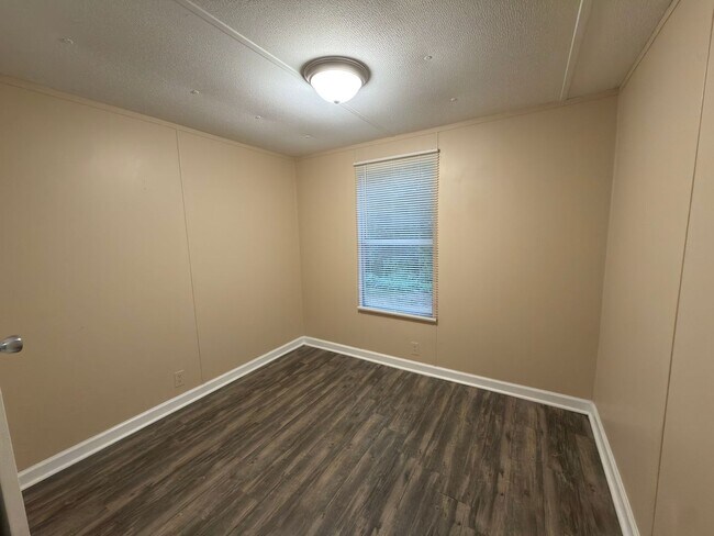 Building Photo - 178 Norwood Dr SE