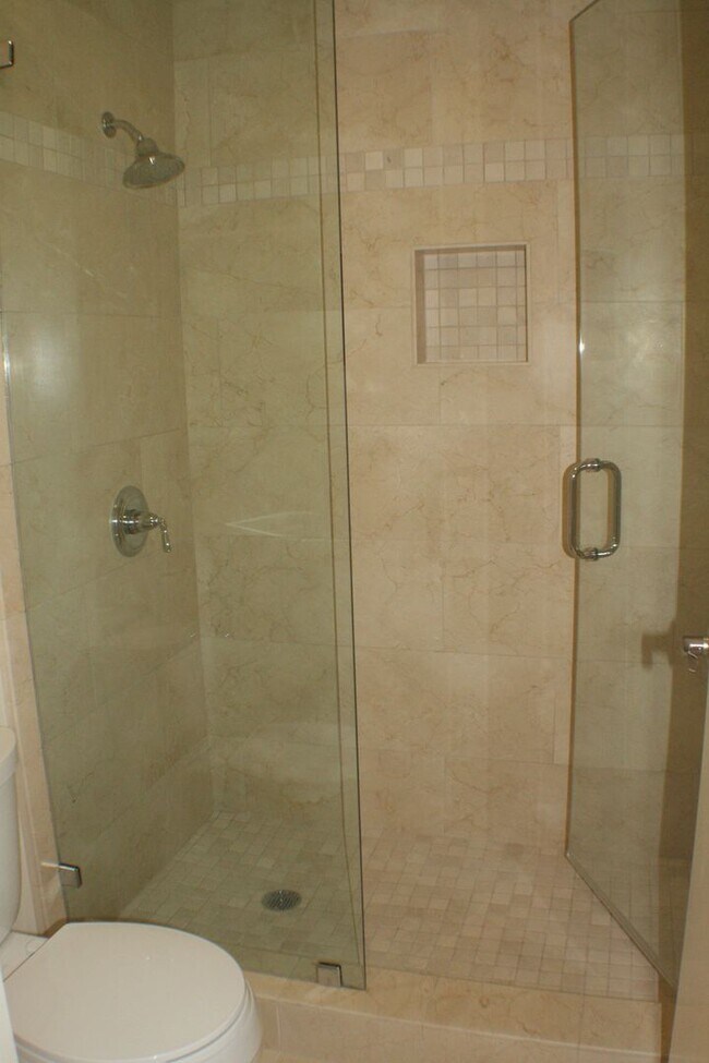 Building Photo - Stunning, large 1 bedroom at Woodlake