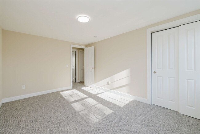 Building Photo - 687 Washington St