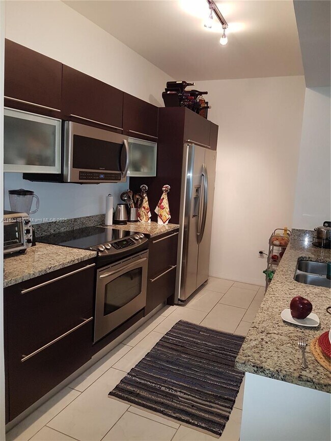 Building Photo - 950 Brickell Bay Dr