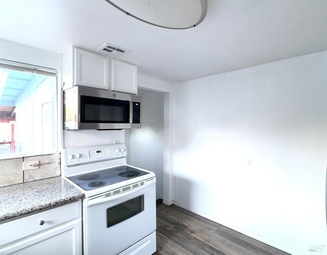 Building Photo - 16060 39th Ave