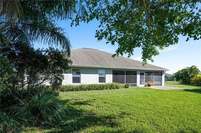 Building Photo - 935 Southlakes Way SW