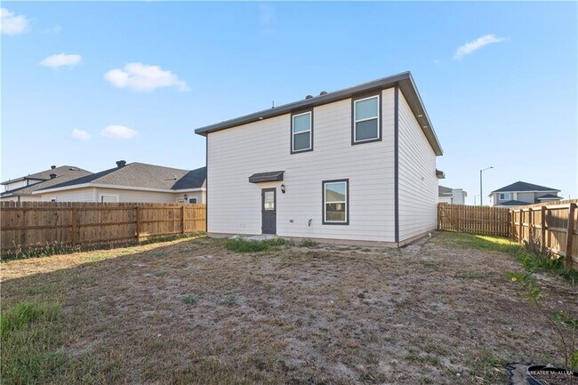 Building Photo - 21 N 26th Dr