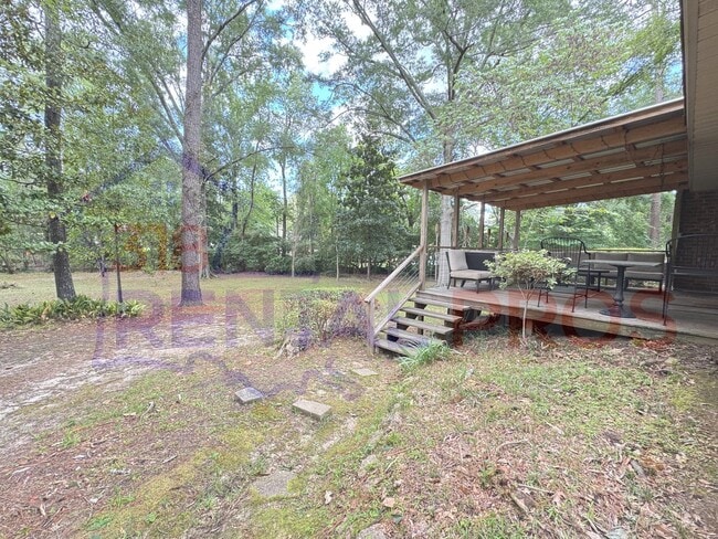 Building Photo - Beautiful Home with Large Backyard