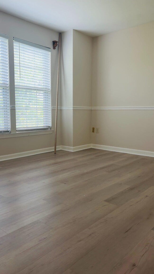 Building Photo - 6615 Buskin Ln