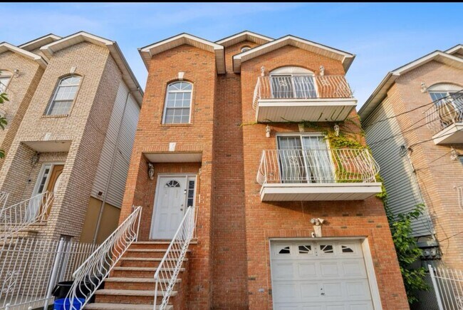 Primary Photo - 31-33 CHESTER Ave