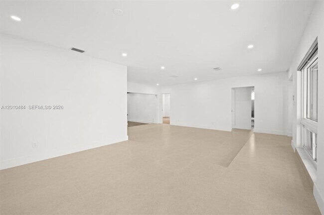 Building Photo - 5421 Buchanan St