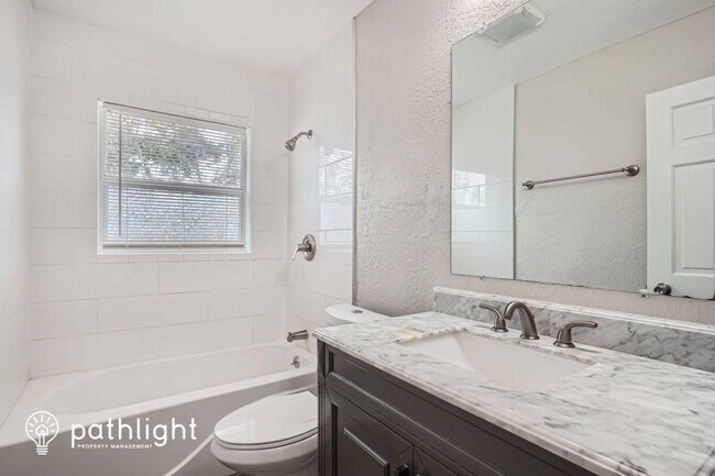 Building Photo - 4080 Bluefish Dr SE