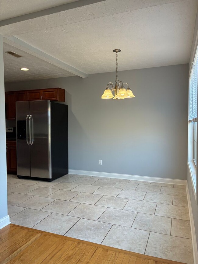 Building Photo - 137 Twin Lakes Dr