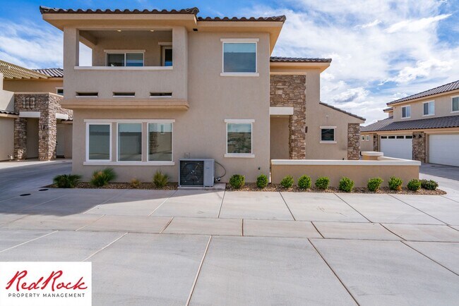 Building Photo - 3 Bedroom, 2.5 Bathroom Townhome in Ivins City