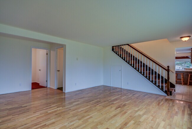 Building Photo - 4 Bedroom House in Coupeville