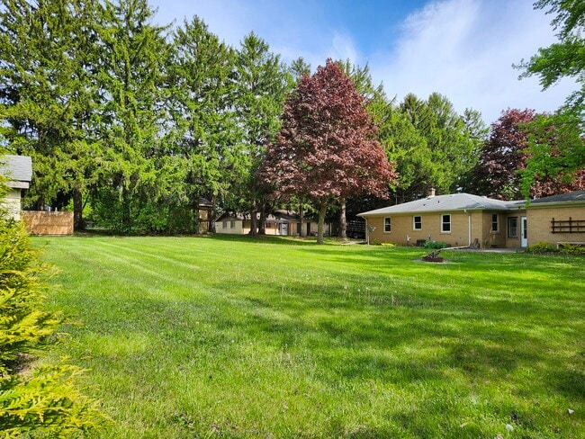 Building Photo - 6618 South Dr