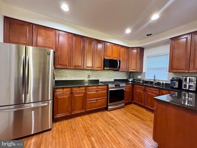 Building Photo - 12839 Grand Elm St