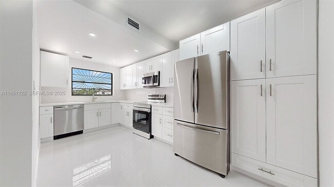 Building Photo - 917 SW 135th Ct