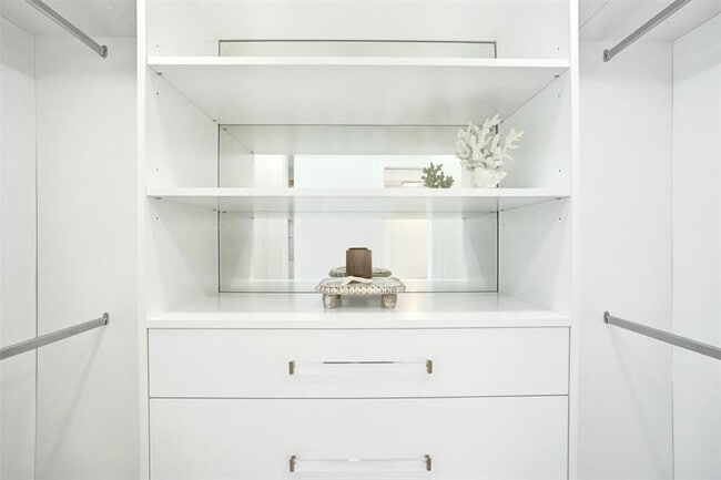 Building Photo - 209 N Fort Lauderdale Beach Blvd