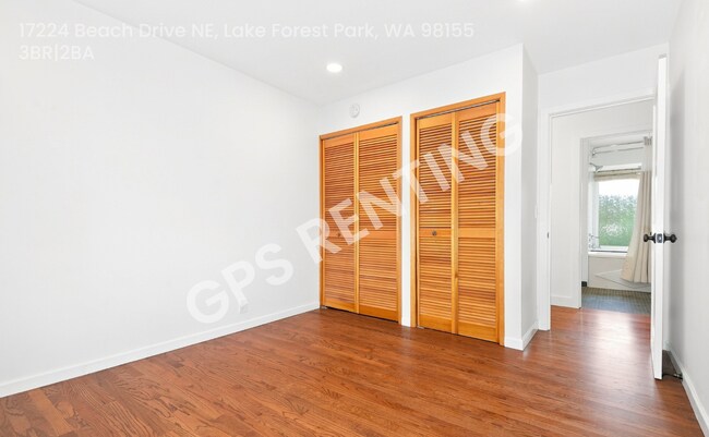 Building Photo - 17224 Beach Dr NE