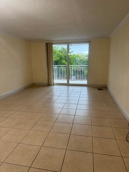Building Photo - 6930 NW 186th St
