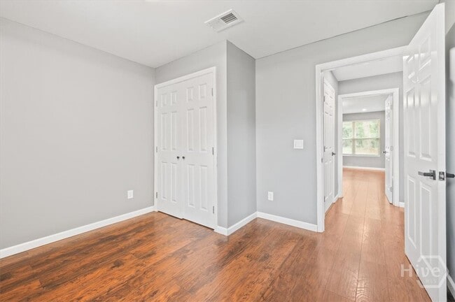 Building Photo - 2120 Krenson St