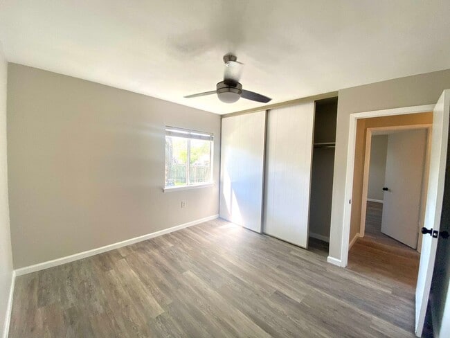 Building Photo - Remodeled 3 Bedroom 2 Bath  with cute back...