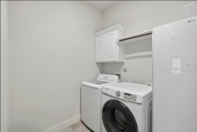 Building Photo - 26 Argosy Bend Pl