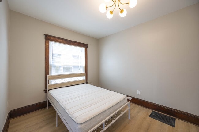 Building Photo - 1496 E 107th St