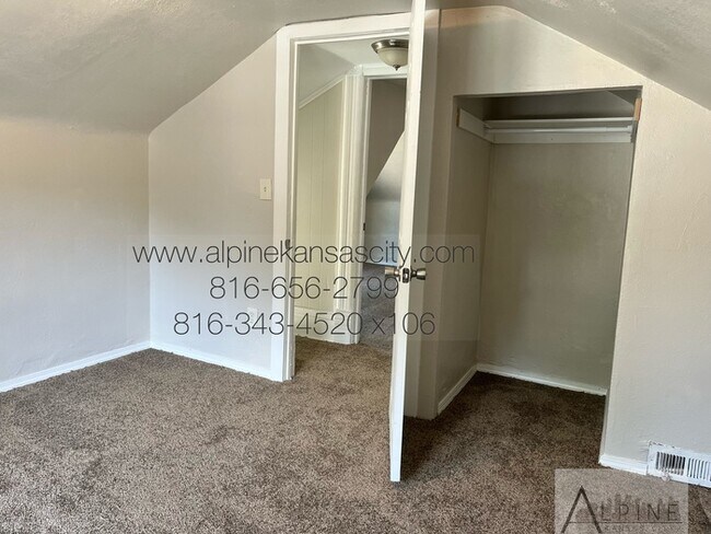 Building Photo - Updated NE Home!