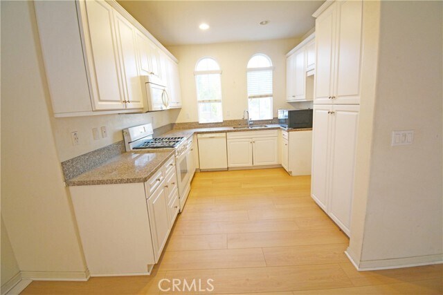 Building Photo - 8542 Cava Dr