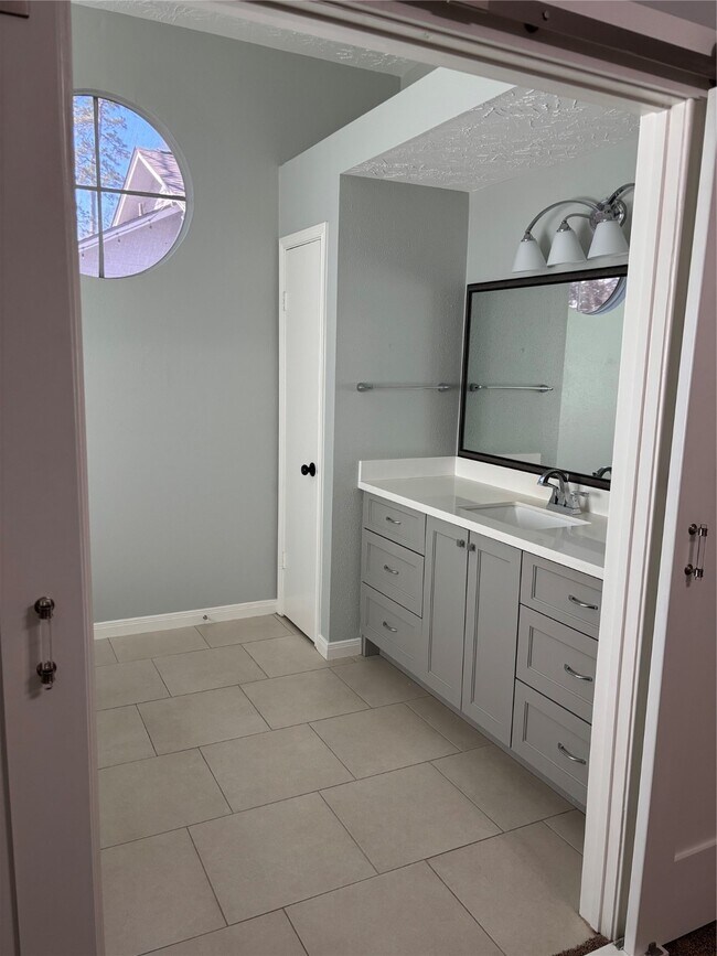 Building Photo - 4026 Meadowgold Ln