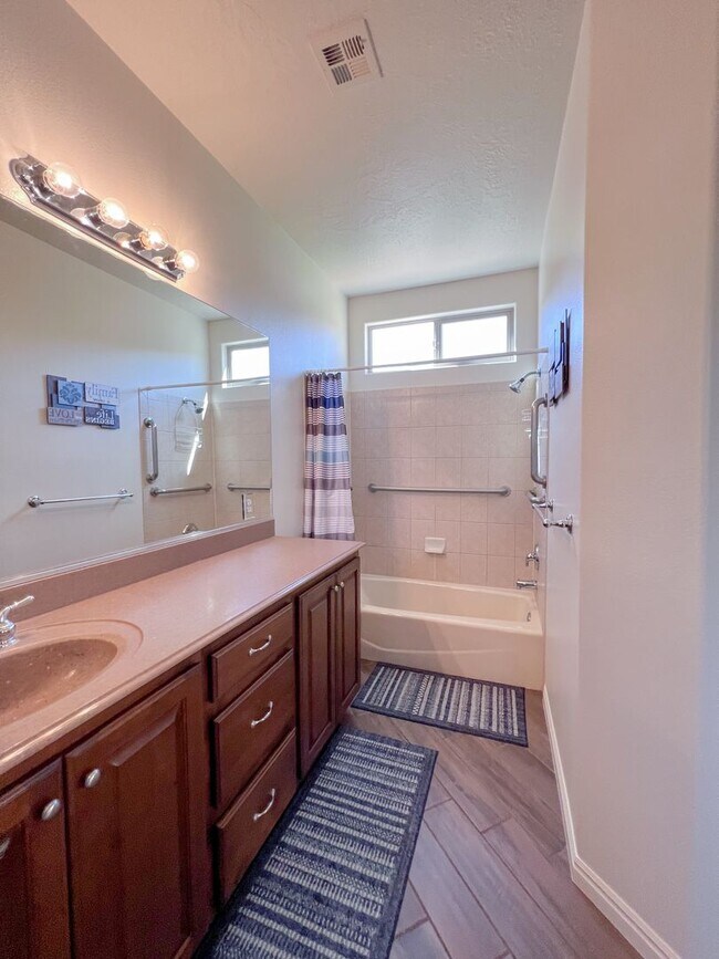 Building Photo - 1775 N Overland Trails Dr