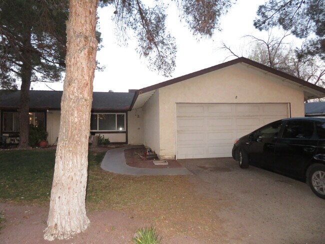 Front - 751 Higgins Rd