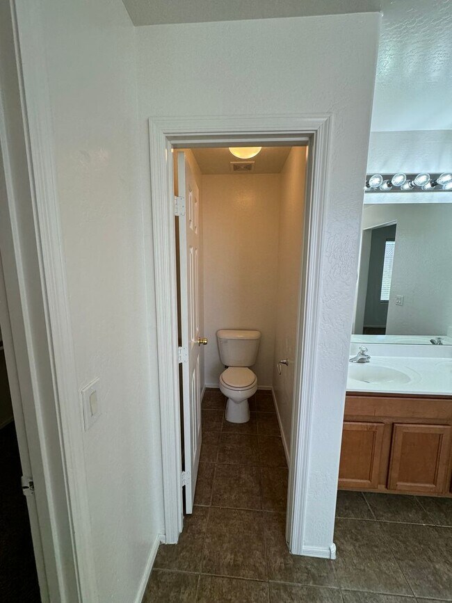 Building Photo - Large 4 bedroom house- Laveen