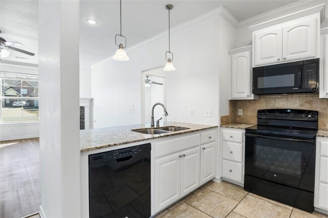Building Photo - 12459 Bethel Oaks Dr