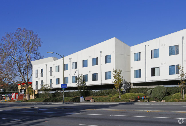 Building Photo - Curtner Studios