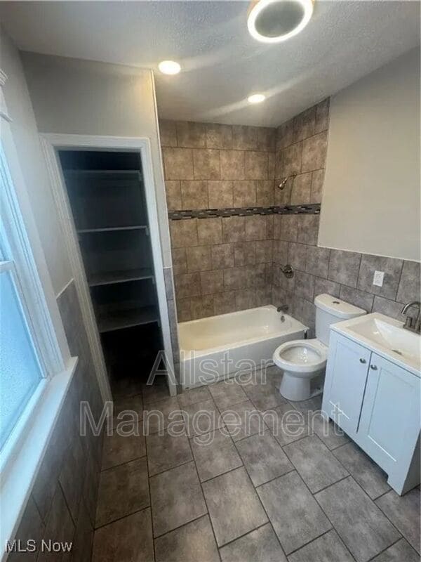 Building Photo - 521 E 109th St