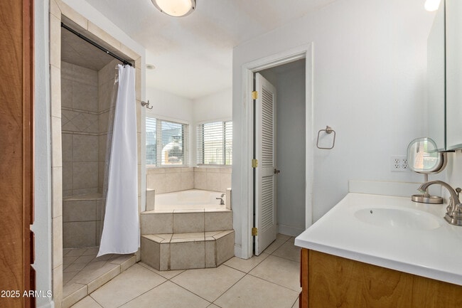Building Photo - 3232 E Cypress St