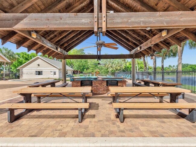 Building Photo - 10323 Hidden Springs Ct