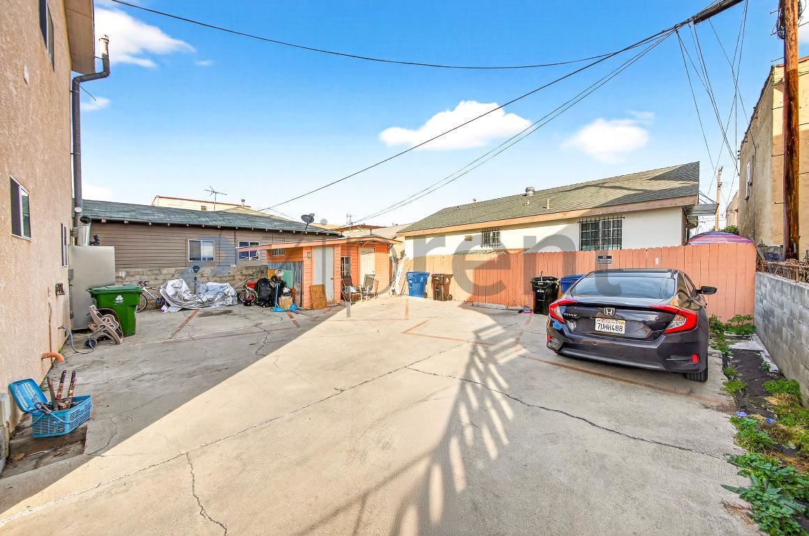 Building Photo - 1122 S Kingsley Dr